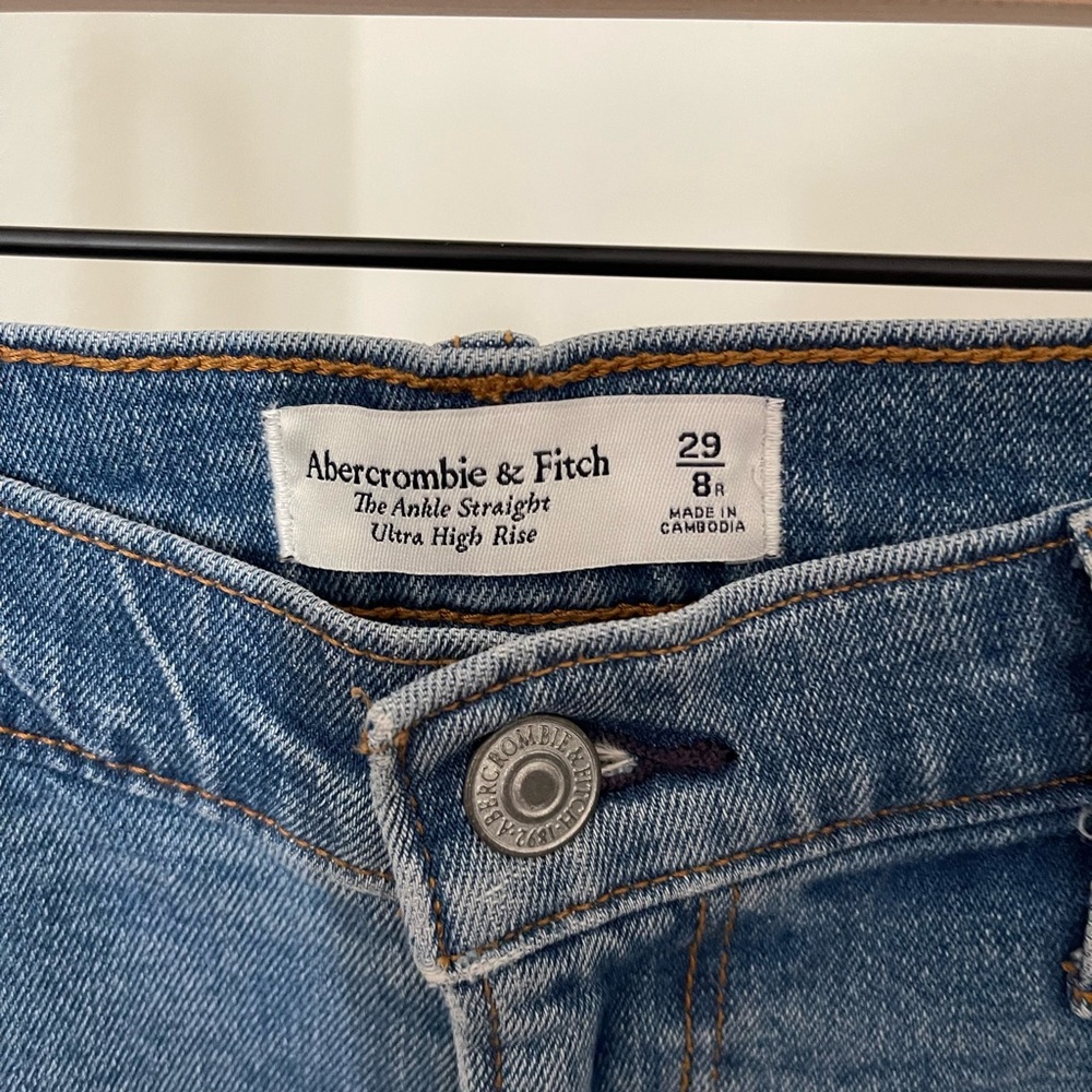 Abercrombie & Fitch Ankle Straight Ultra High Rise Jeans